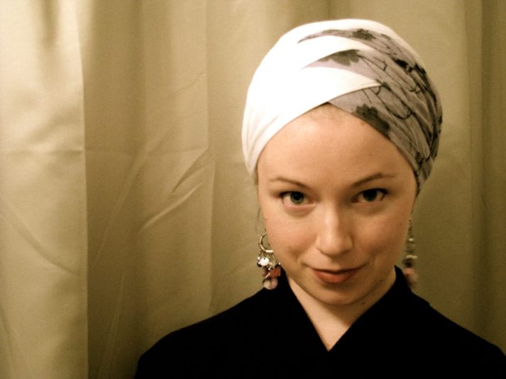 This is Naomi. When this photo was taken she wasn't yet covering her hair publicly.