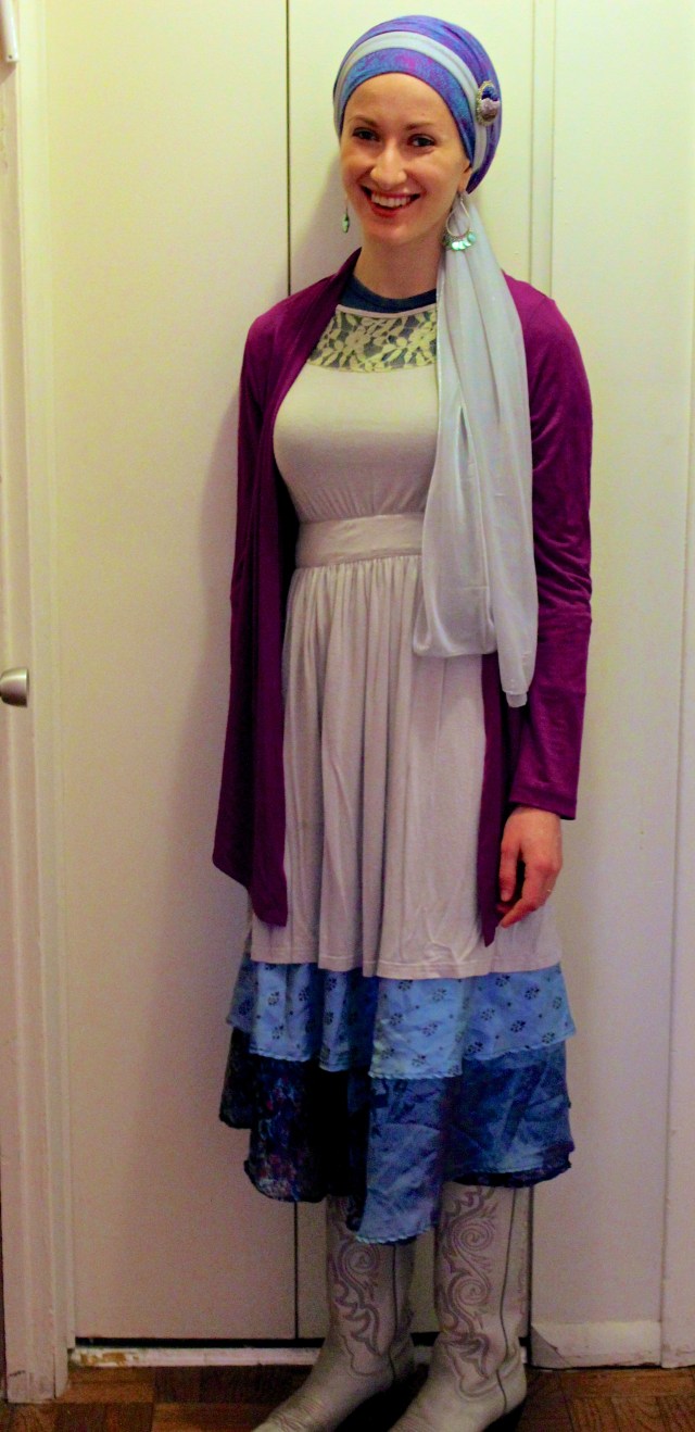 Grey, purple, and sky blue?  You wouldn't think it works, but with this tichel, it's the perfect combination!