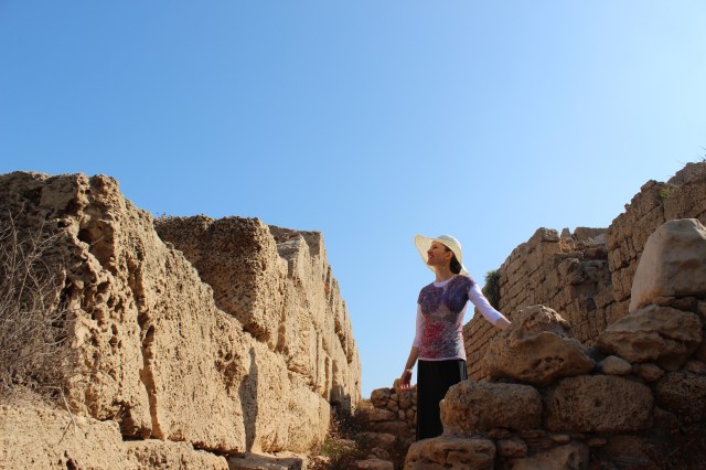 In Tantura - Hof Dor - exploring the excavations! 