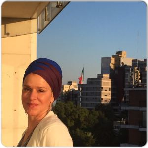 Hi I'm Eileen and I'm 57, living in Mexico City and I wrap my hair on Shabbat!